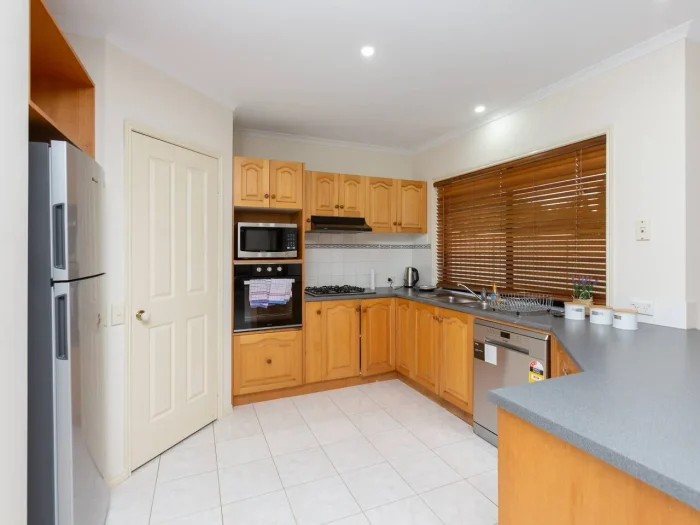 Tarneit-Accommodation-10_6_11zon